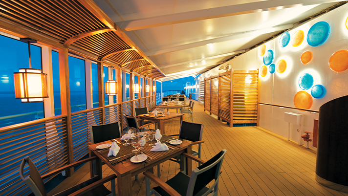 Dining onboard m/s Paul Gauguin