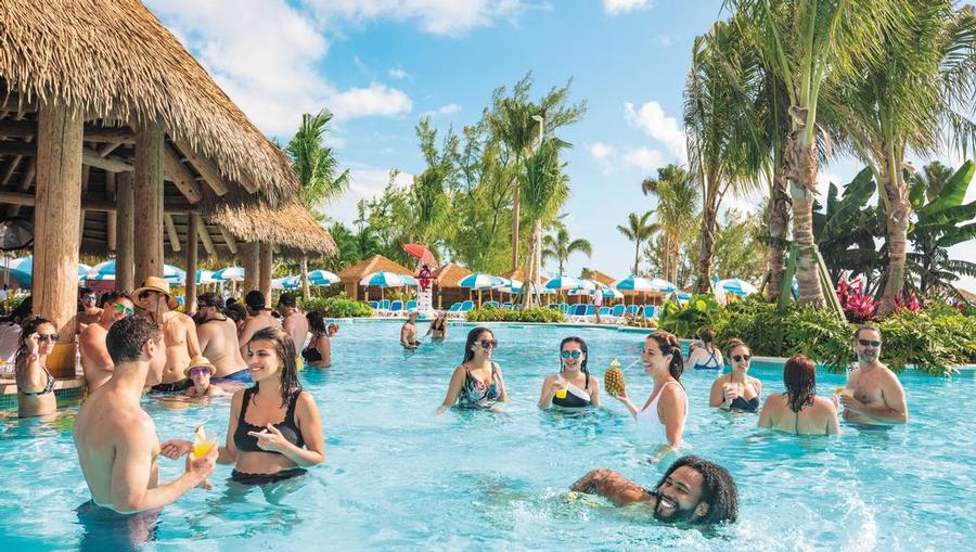 Swim up bar at CocoCay Island