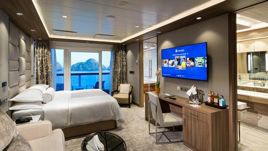 Azamara Pursuit Suite Bedroom