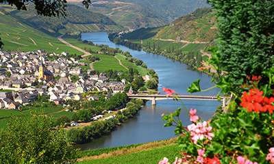 Complimentary Land Package on 2025-2026 Sailings!
